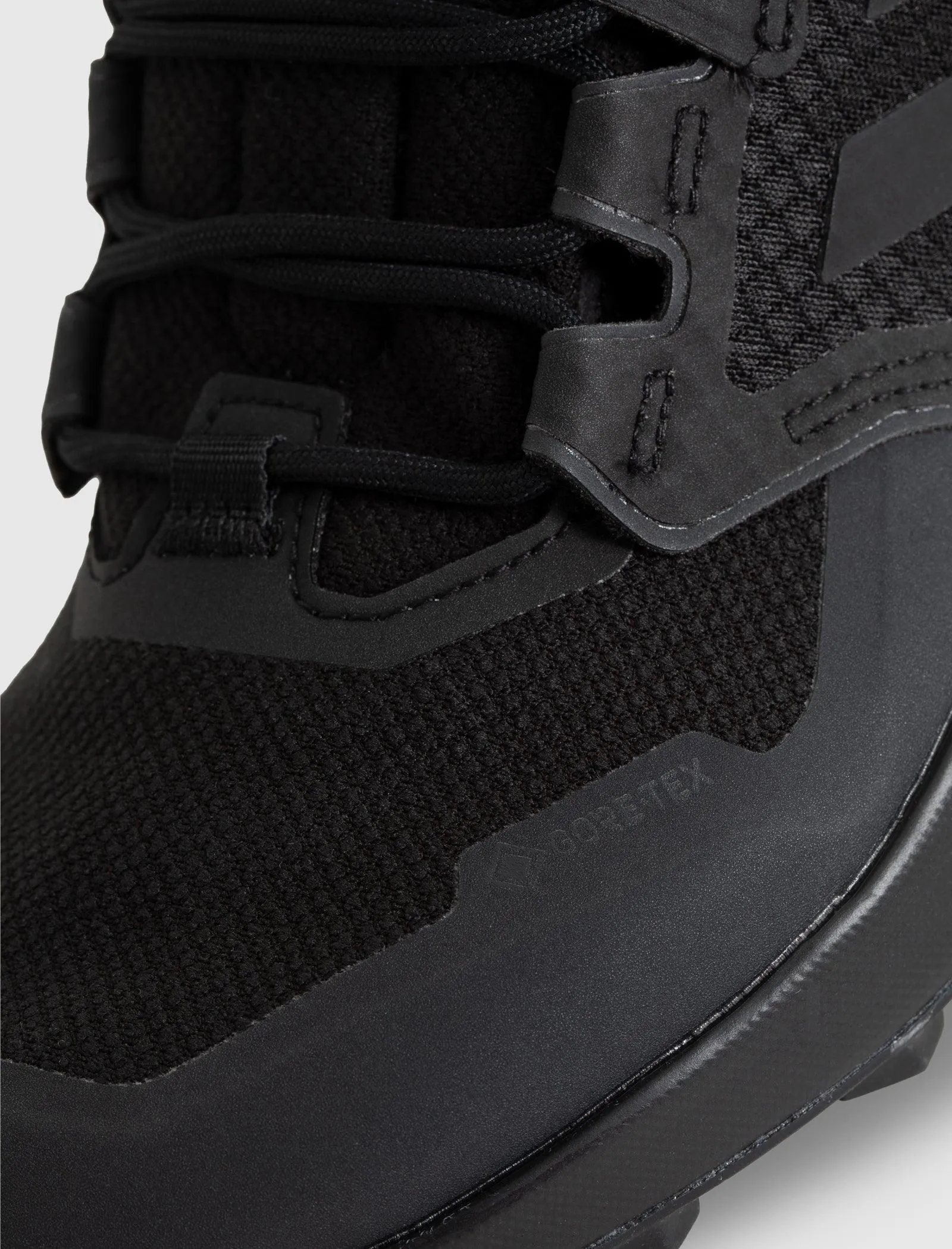 PHARRELL TERREX TRAILMAKER MID "TRIPLE BLACK"