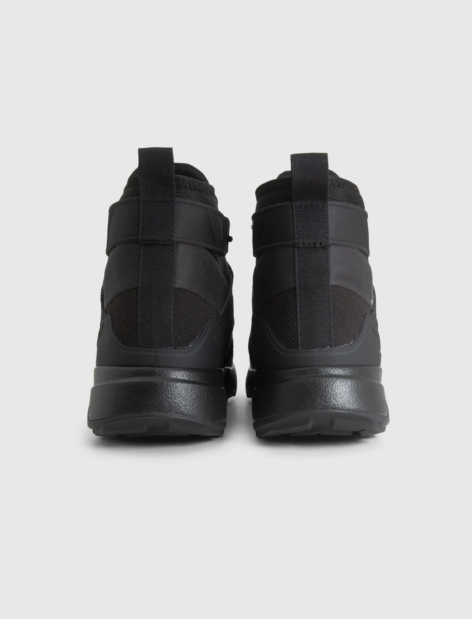 PHARRELL TERREX TRAILMAKER MID "TRIPLE BLACK"